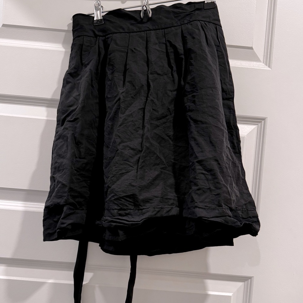 Black pleated skirt - Picture 3 of 9